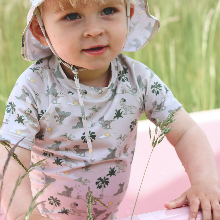 That's Mine San UV-hat - Dino esta - 85% Recycle PL / 15% EA Buy Tøj||Badetøj||Udsalg||Alle||Forår & sommer '24||Dino esta||Tøjbundle||Liveshopping d. 11/6||Udsalg - tøj||alt minus sløjfe||5 for 399||Den første sommer||Udsalg - badetøj||mette-sale||Dinosaurtøj & kostumer here.