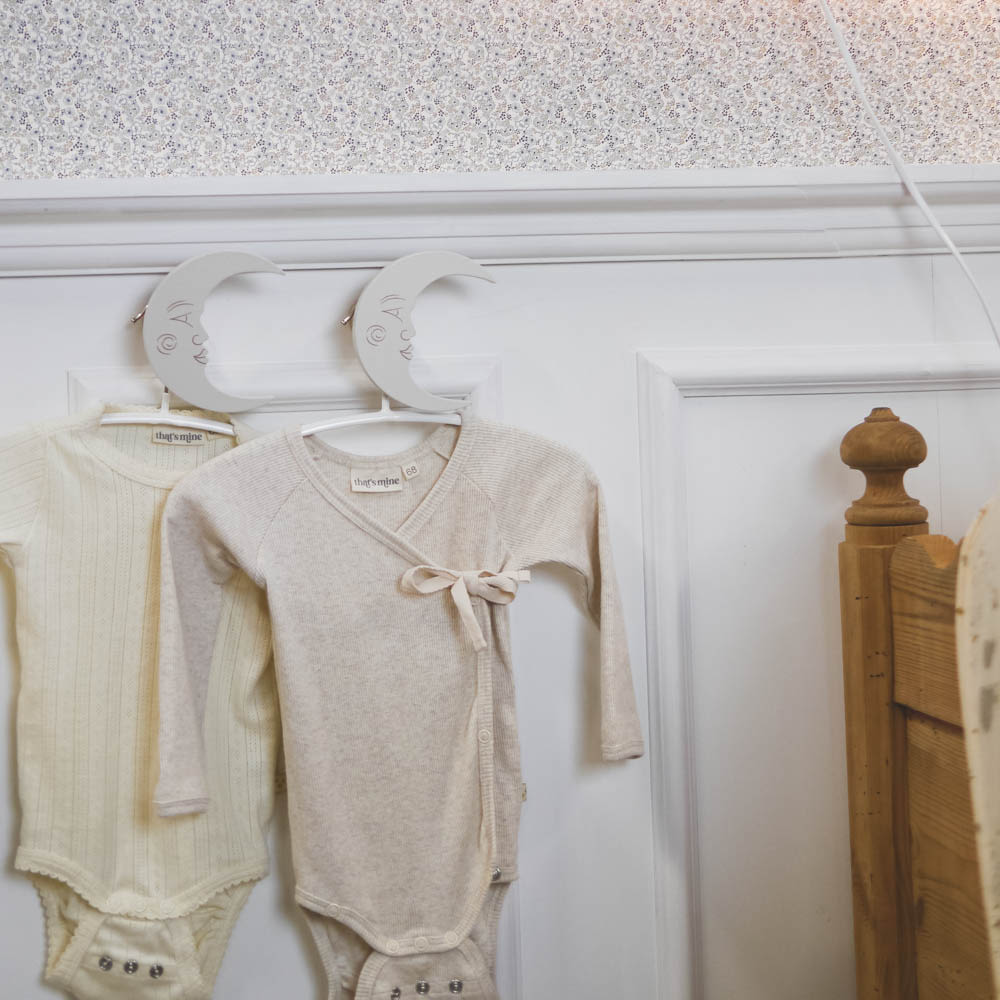 That's Mine Shane træknager 2-pak - Moon - 63% Linden plywood / 35% Shima wood / 2% Galvanized iron Buy Bolig & udstyr||Børneværelset||Knager||Alle||Favoritter||personale||alt minus sløjfe||NOOS||mette-sale here.