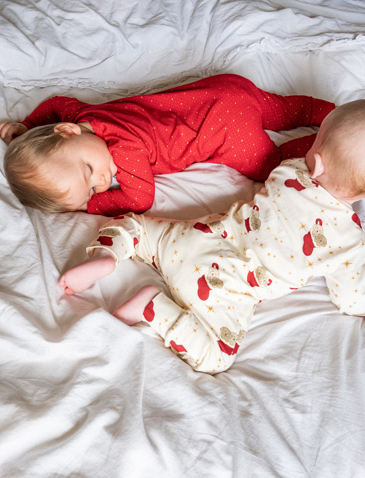 That's Mine Elliotte onesie - Lots of love christmas - 48% Bomuld (Økologisk), 47% Modal, 5% Elastan Buy Overdele||Onesies||Nattøj||personale||Baby essentials||Jul 2025||Jersey||AW26||All here.