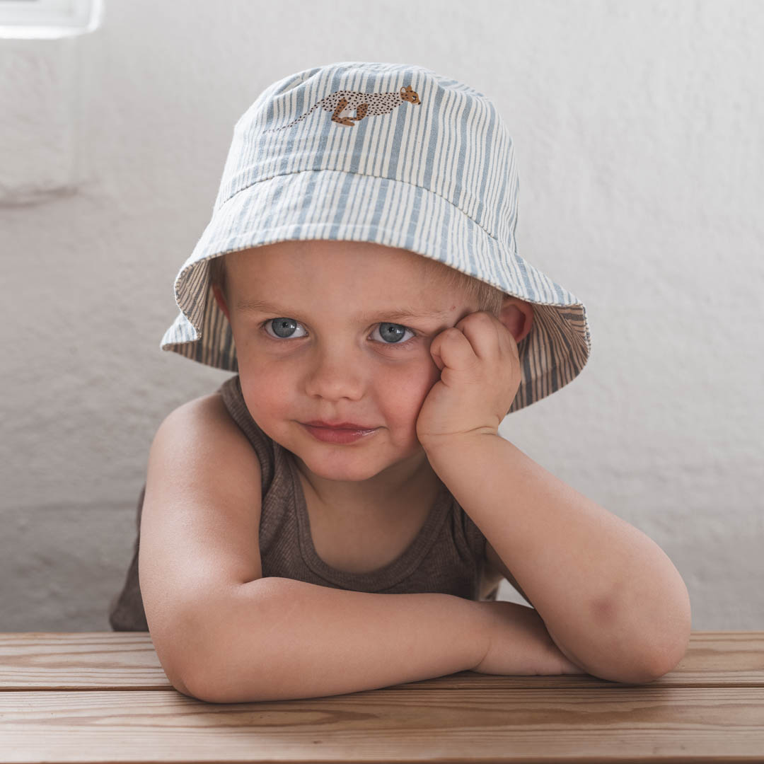 That's Mine Cian hat - Classic blue - 100% Organic cotton Buy Tøj||Hatte||Accessories||Summer Sale||Alle||Udsalg - tøj||Forår og sommer 2025||alt minus sløjfe||Spring25||New in for the boys||Classic blue||Leo Espace||Rejseklar||Udsalg - Forår & sommer '25||Summer Bundle||August bundle||mette-sale here.
