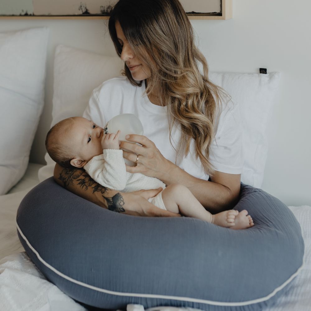 That's Mine Collab nursing pillow - Flint Stone - 45% Organic cotton / 55% Thermoballs Buy Amning & pusletid||Ammepuder||Pusle||Alle||Amning||personale||Amning||alt minus sløjfe||mette-sale here.