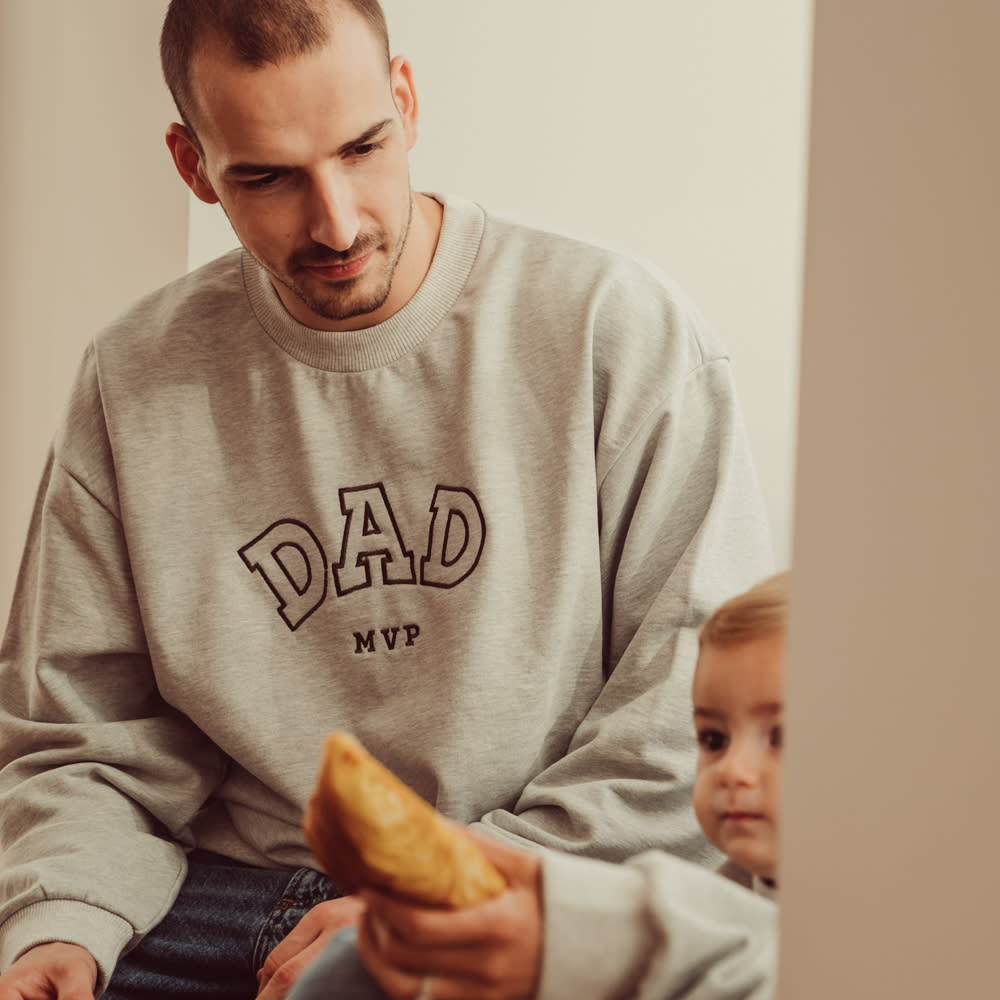 That's Mine Auguste sweatshirt - Dad mvp - 100% cotton Buy Tøj||Overdele||Sweatshirts||Alle||personale||Efterür & vinter 2025||alt minus sløjfe||SweatsÌt||mette-sale||drop 1 aw25 here.