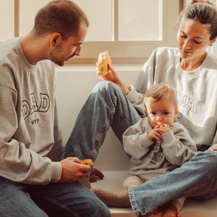 That's Mine Auguste sweatshirt - Dad mvp - 100% cotton Buy Tøj||Overdele||Sweatshirts||Alle||personale||Efterür & vinter 2025||alt minus sløjfe||SweatsÌt||mette-sale||drop 1 aw25 here.
