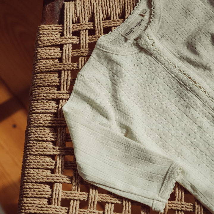 That's Mine Allie onesie - Antique white - 100% Organic cotton Buy Tøj||Overdele||Onesies||Alle||Favoritter||personale||Basics||Influencer choice||alt minus sløjfe||NOOS||Antique white||mette-sale here.