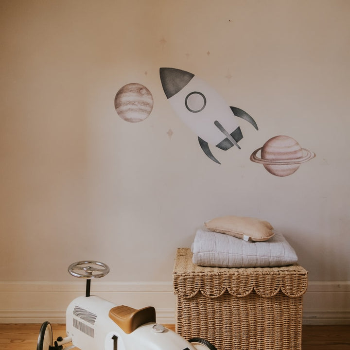 That's Mine Wallsticker raket - Multi - 100% Textile foil Buy Bolig & udstyr||Børneværelset||Wallstickers||Alle||personale||alt minus sløjfe||NOOS||Wallstickers - rummet||mette-sale here.