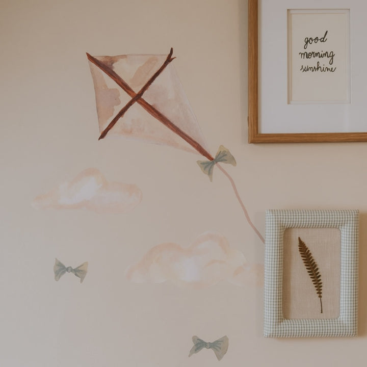 That's Mine Wallsticker Kite Small - Beige - 100% Textile foil Buy Bolig & udstyr||Børneværelset||Wallstickers||Alle||personale||Influencer choice||alt minus sløjfe||NOOS||Wallstickers - himlen||mette-sale here.