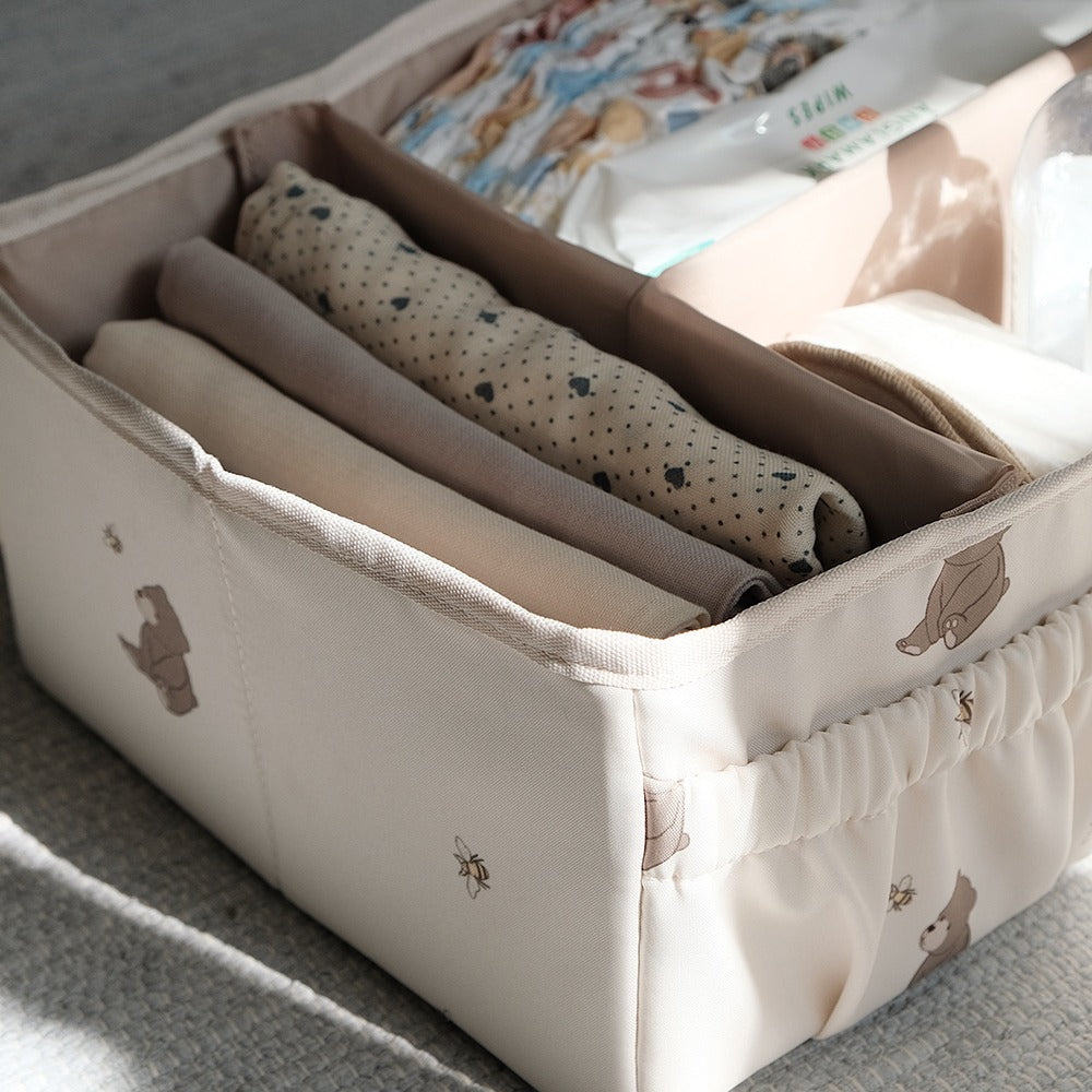 That's Mine Lily pusleopbevaringskasse - Bees and bears - 100% Recycled polyester Buy Amning & pusletid||Pusle||Alle||Favoritter||personale||Bees and bears||AW24 - VIP adgang||Efterår og vinter 2024||Pusleopbevaringskasser||Forår og sommer 2025||Gaver under 200 kr.||alt minus sløjfe||NOOS||mette-sale here.