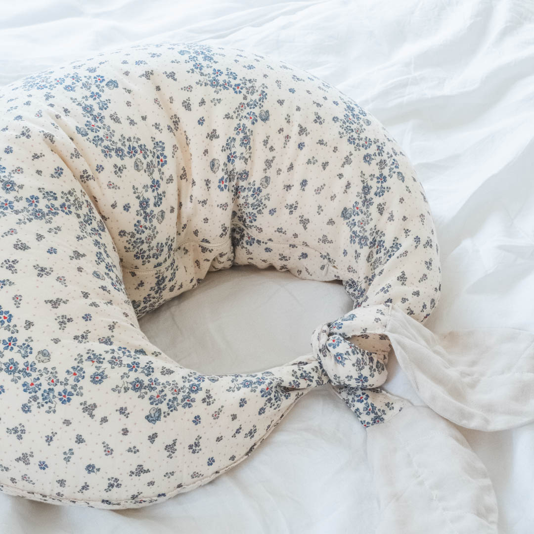 Moon nursing pillow - Sprinkles hearts off white