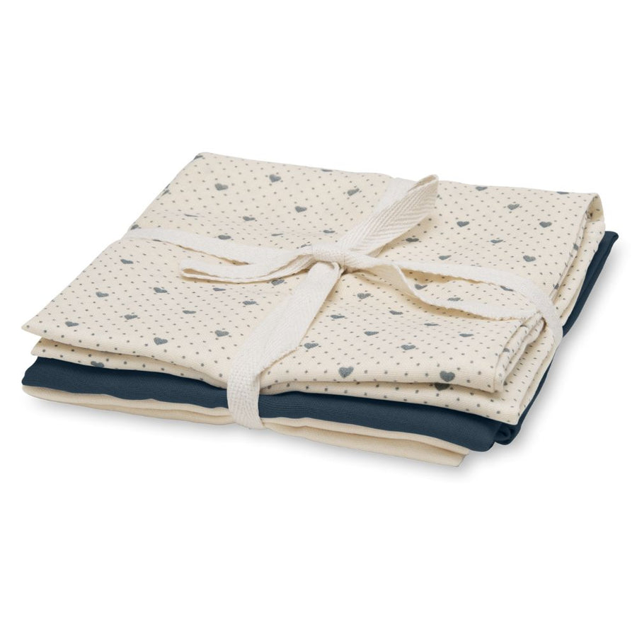 That's Mine Bora muslin cloth 3-pack - Lots of love sky - 100% Organic cotton Buy Amning & pusletid||Pusle||Stofbleer||Alle||Favoritter||personale||Basics til de små||Efterår 2024||Lots of love here.