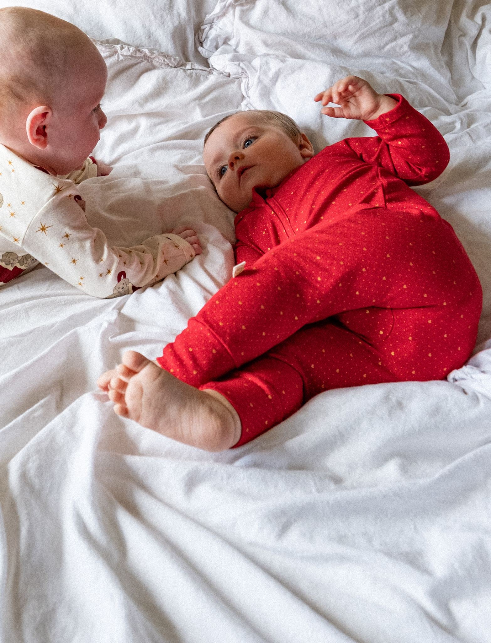That's Mine Elliotte onesie - Lots of love christmas - 48% Bomuld (Økologisk), 47% Modal, 5% Elastan Buy Overdele||Onesies||Nattøj||personale||Baby essentials||Jul 2025||Jersey||AW26||All here.
