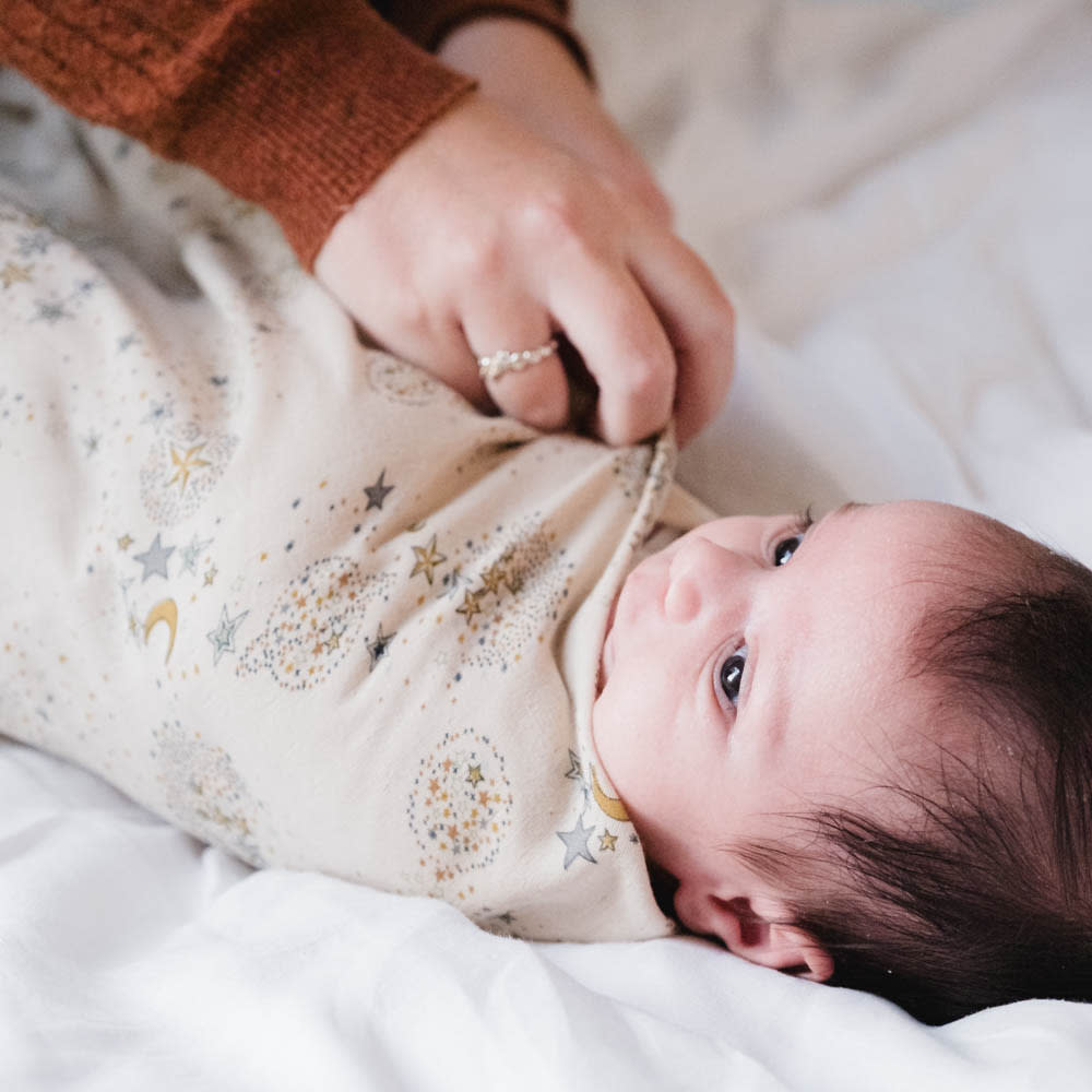 That's Mine Jana svøb - Million stars - 100% Organic cotton Buy Amning & pusletid||Pusle||Babysvøb||Alle||personale||Efterår & vinter 2025||alt minus sløjfe||mette-sale||Million stars||drop 1 aw25 here.
