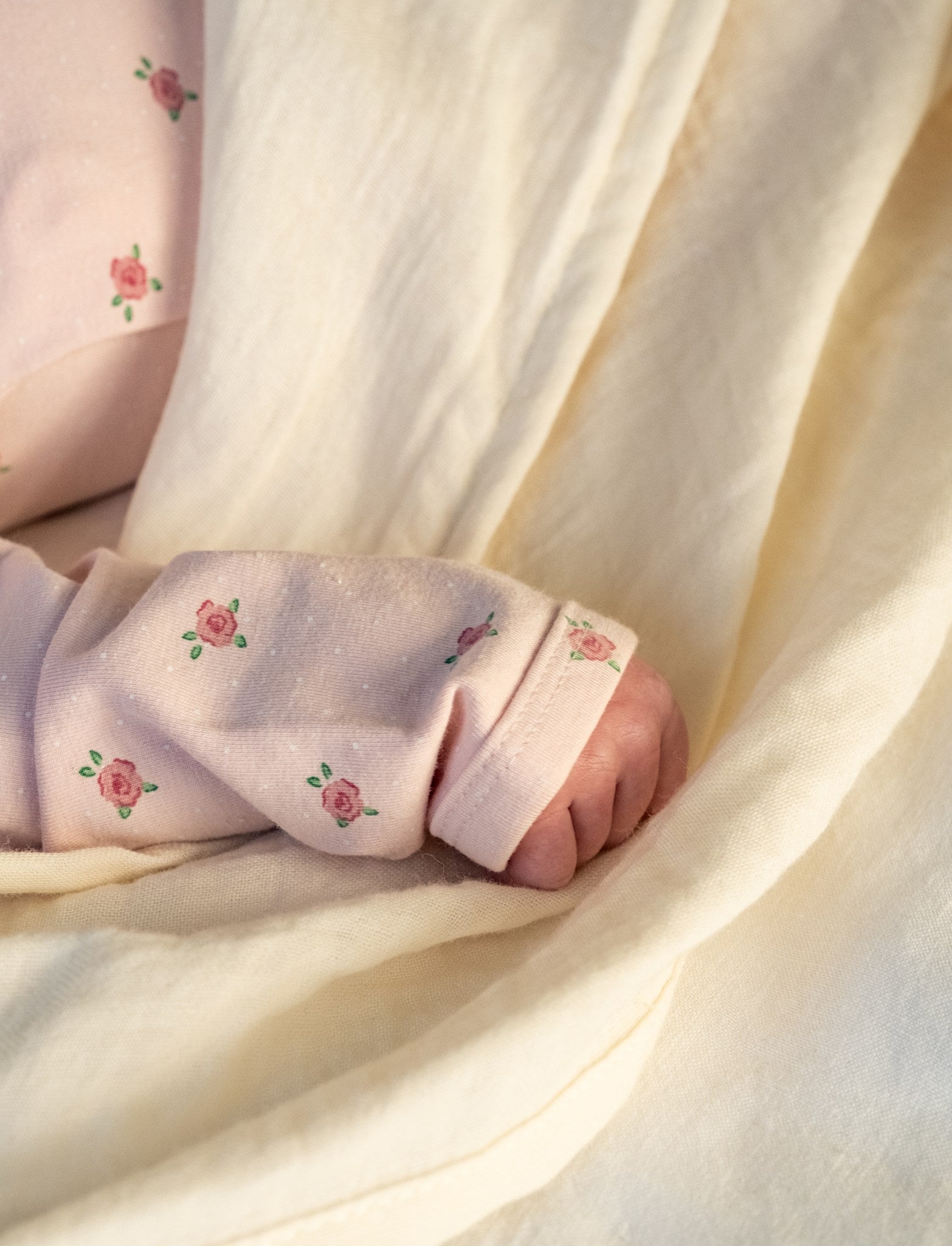 That's Mine Ellis bodystocking - Tiny roses - 48% Bomuld (Økologisk), 47% Modal, 5% Elastan Buy Bodystockings||Undertøj||personale||Baby essentials||Jersey||AW26||All here.