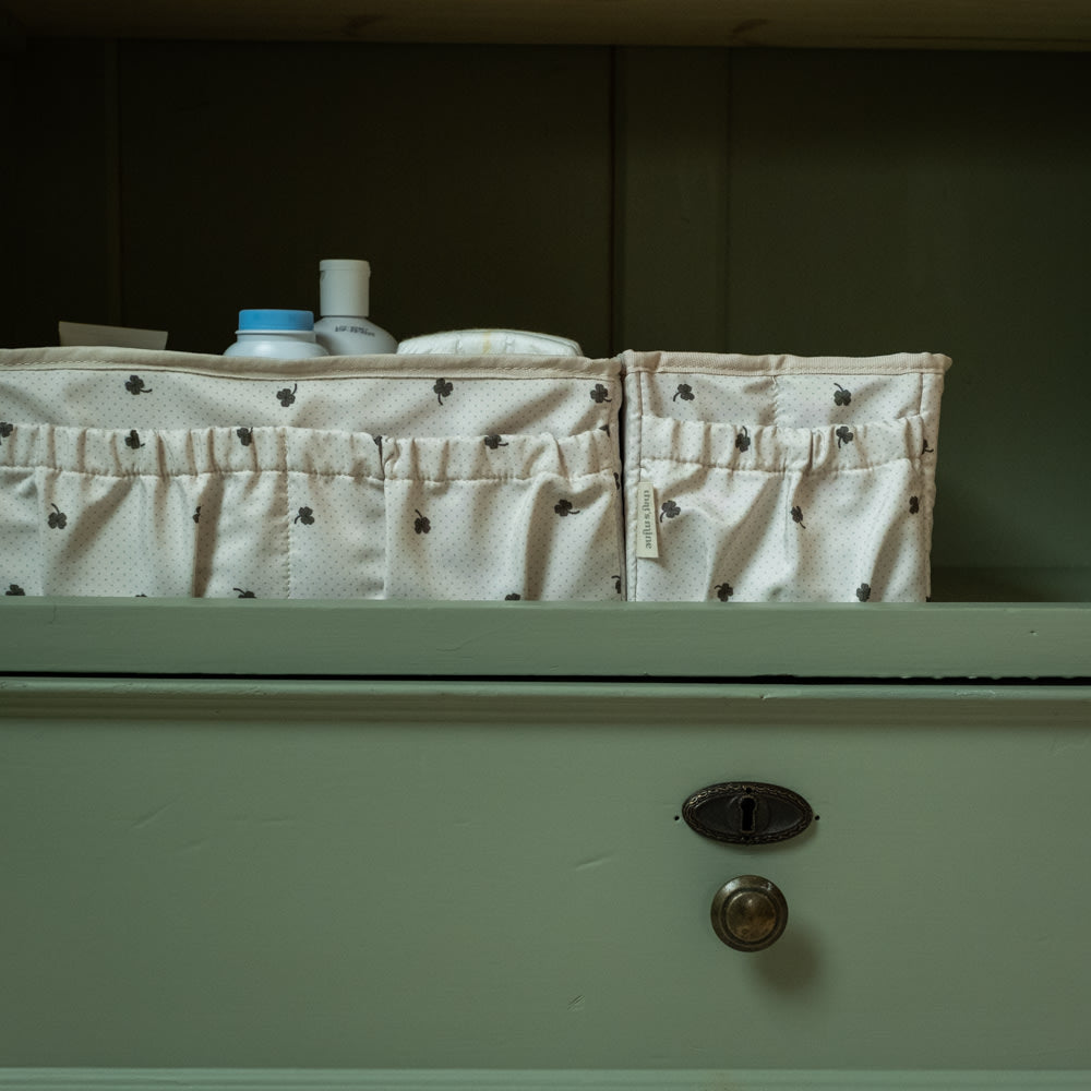 That's Mine Lily pusleopbevaringskasse - Specks of luck - 100% Recycled polyester Buy Amning & pusletid||Pusle||personale||Pusleopbevaringskasser||Forår og sommer 2025 here.