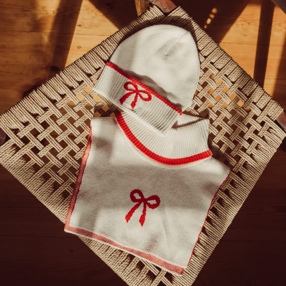 That's Mine Louise neckwarmer - Almond peach - 100% Organic cotton Buy Tøj||Overdele||Strik||Alle||personale||Efterår & vinter 2025||alt minus sløjfe||mette-sale||drop 1 aw25 here.