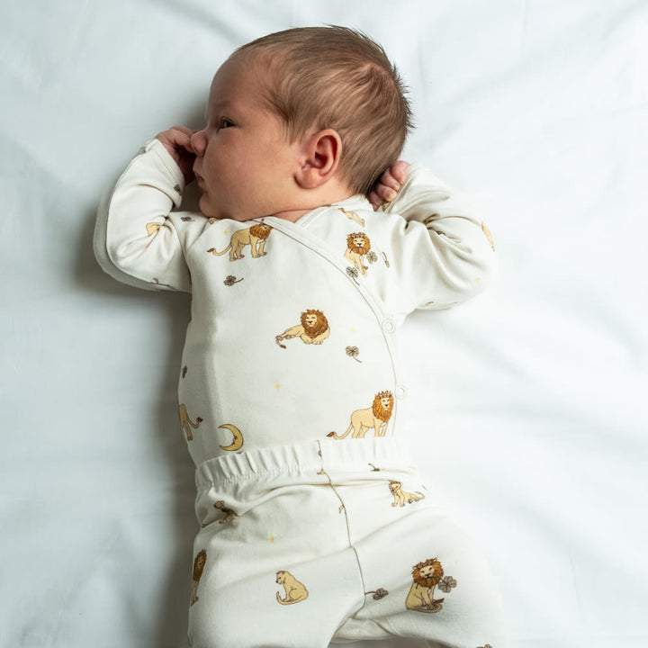 That's Mine Elimar slå-om bodystocking - Lion - 48% Organic cotton / 47% Modal / 5% Elastane Buy Bodystockings||Undertøj||personale||Basics here.