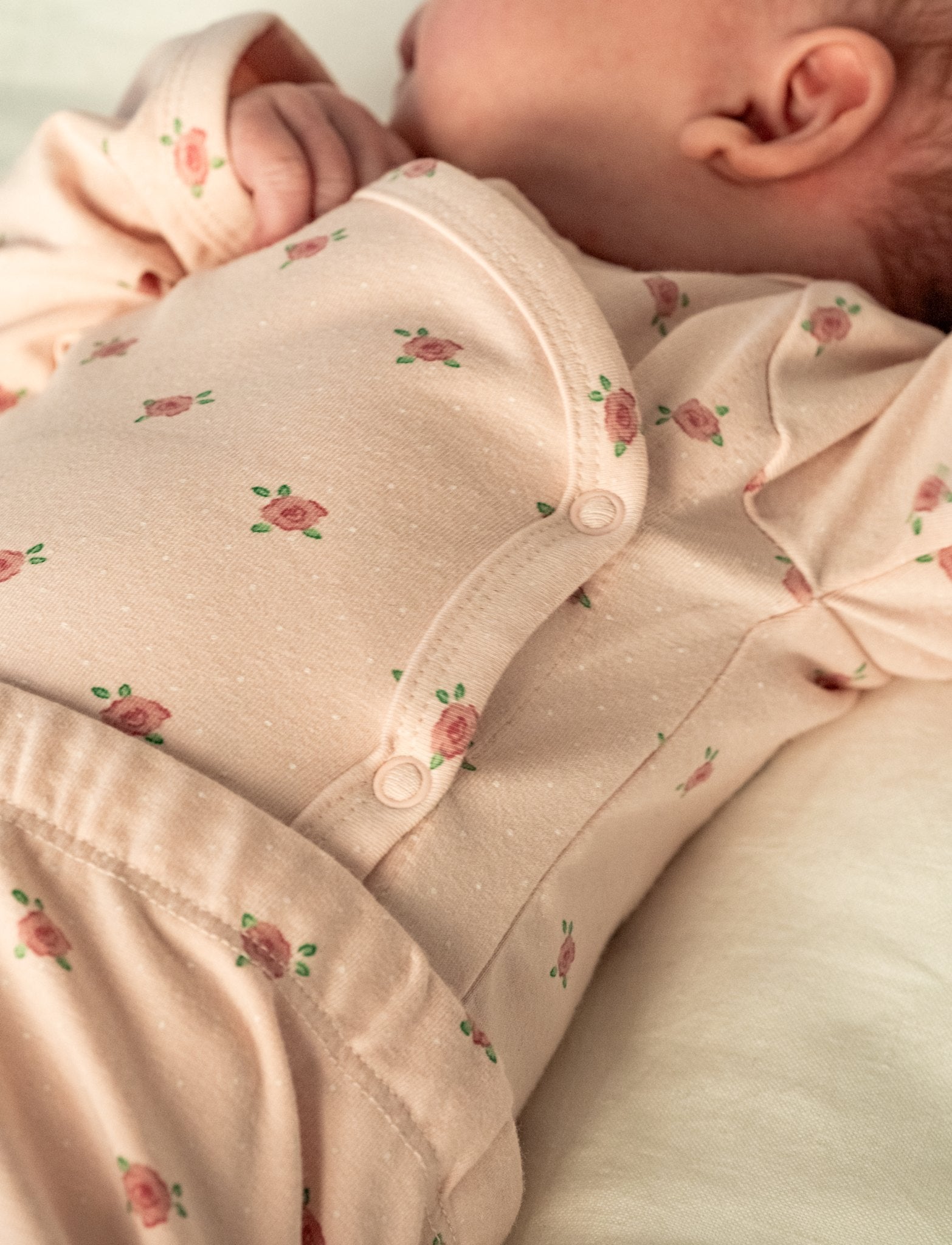 That's Mine Elimar slå-om bodystocking - Tiny roses - 48% Bomuld (Økologisk), 47% Modal, 5% Elastan Buy Bodystockings||Undertøj||personale||Baby essentials||Jersey||Jersey||AW26||All here.