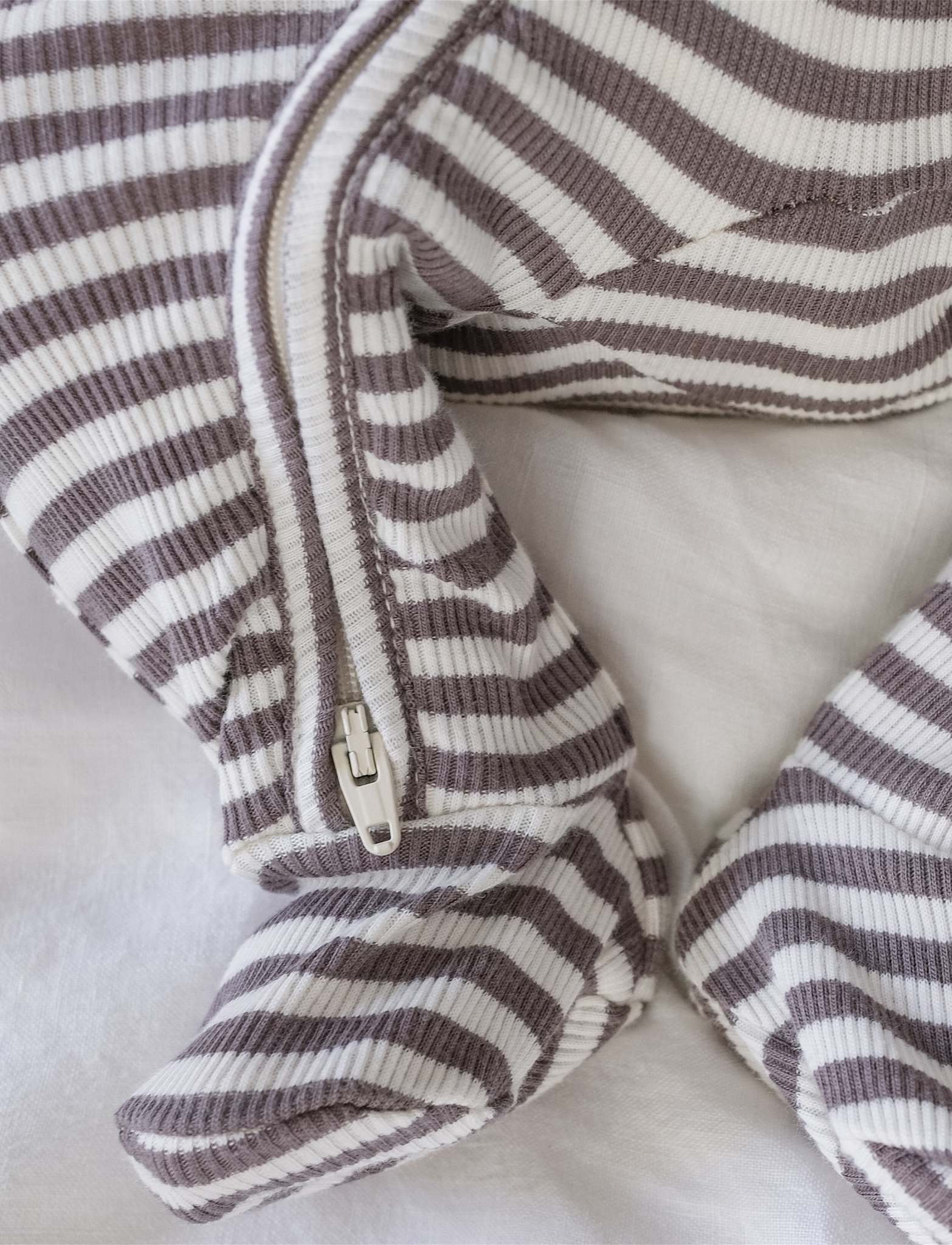 That's Mine Jona onesie 2-pak - Dark grey stripe - 100% Bomuld(Økologisk) Buy Overdele||Onesies||Nattøj||Favoritter||personale||Baby essentials||NOOS||Jersey||All here.