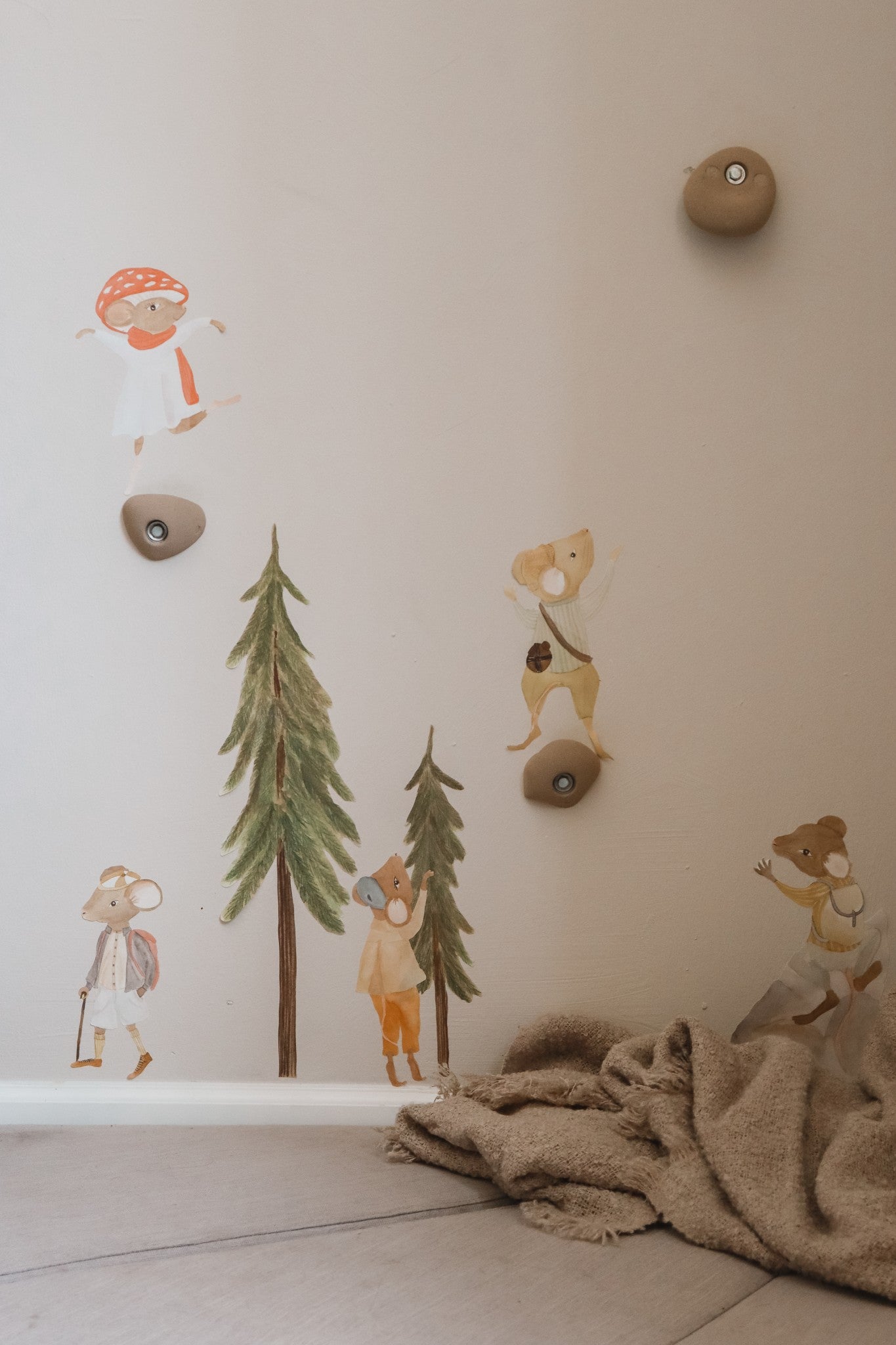 That's Mine Wallsticker Henry the hiker - Brown - 100% Textile foil Buy Bolig & udstyr||Børneværelset||Wallstickers||Udsalg||Alle||Wallsticker - bundle||Udsalg - bolig||alt minus sløjfe||Wallstickers - mus||mette-sale here.